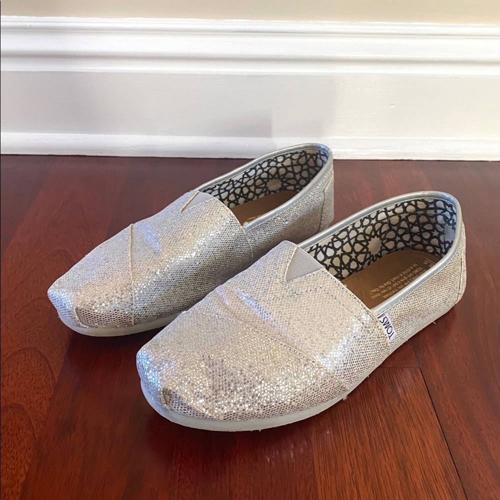 TOMS Canvas Classic in Silver Glitter - Size 8.5